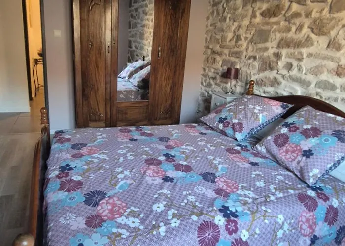 Maison De Village